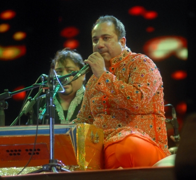 Rahat Fateh Ali Khan issues clarification over thrashing his ‘disciple’